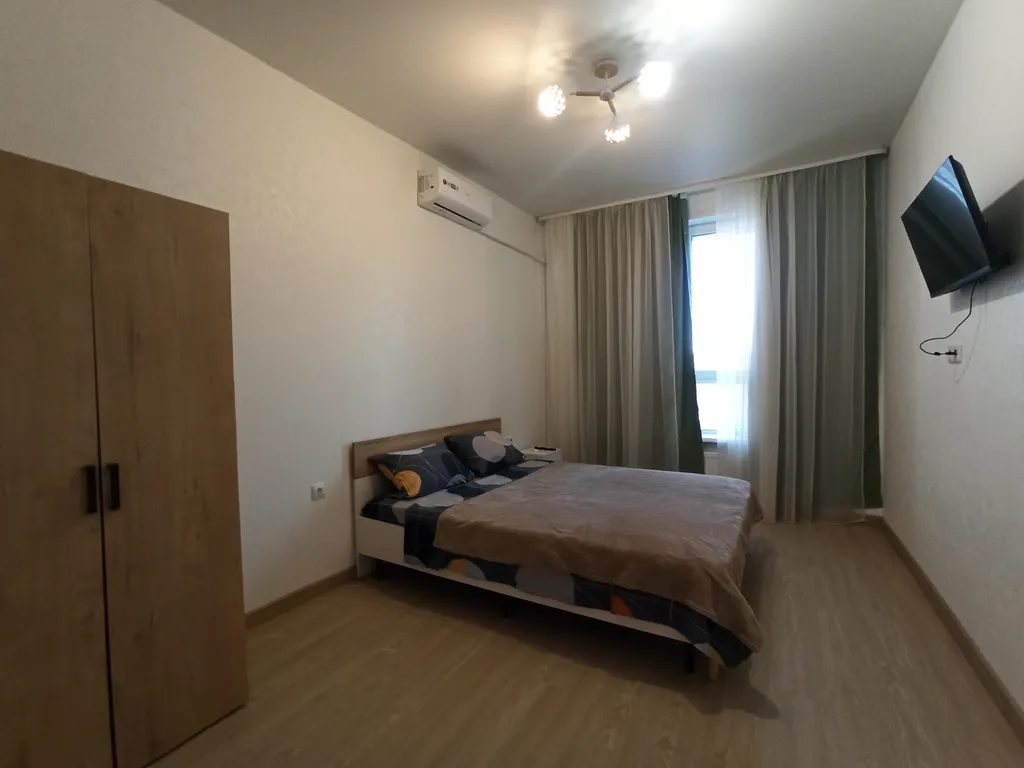 Квартира однокомнатная в Советском, 37 м², Красноярск — спальня, фото 9