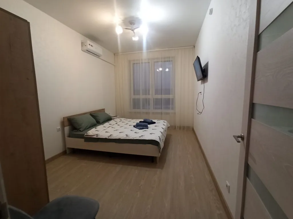 Квартира однокомнатная в Советском, 37 м², Красноярск — спальня, фото 10