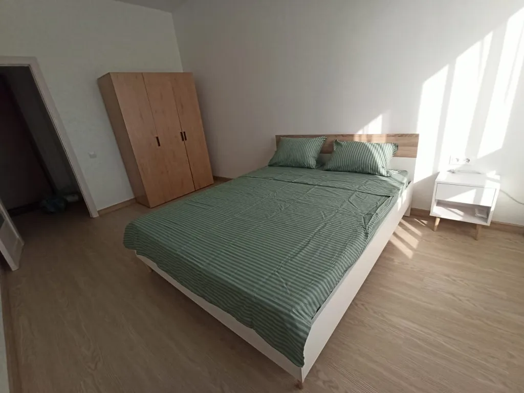 Квартира однокомнатная в Советском, 37 м², Красноярск — спальня, фото 11