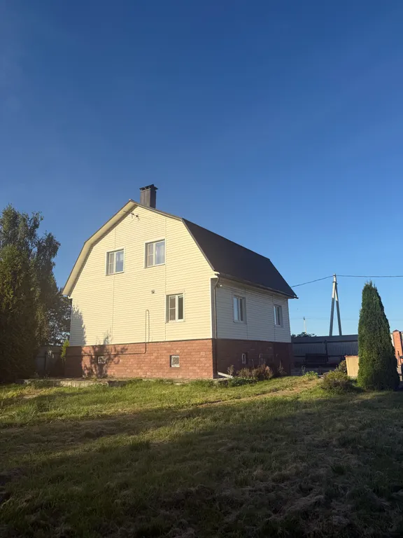 Уютный дом рядом с рекой