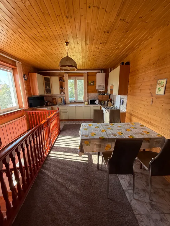 Уютный дом рядом с рекой