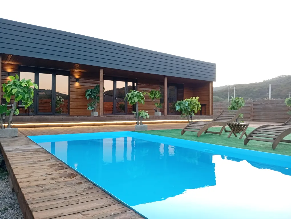 Место, где живет лето! Загородный дом с теплым бассейном и террасой.