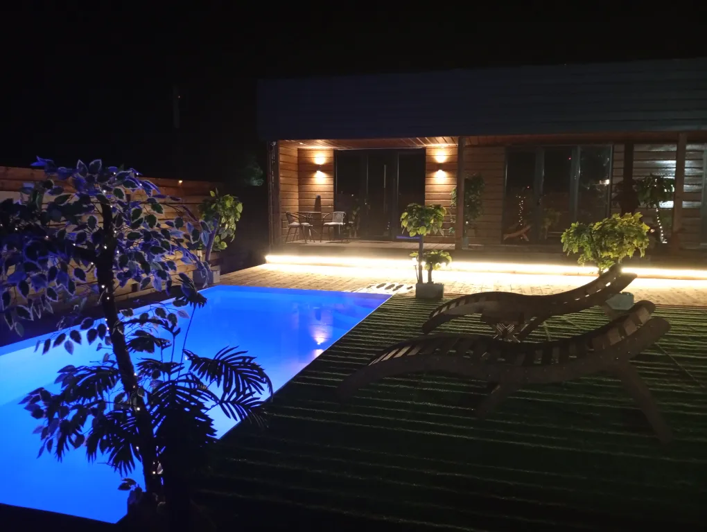 Место, где живет лето! Загородный дом с теплым бассейном и террасой.