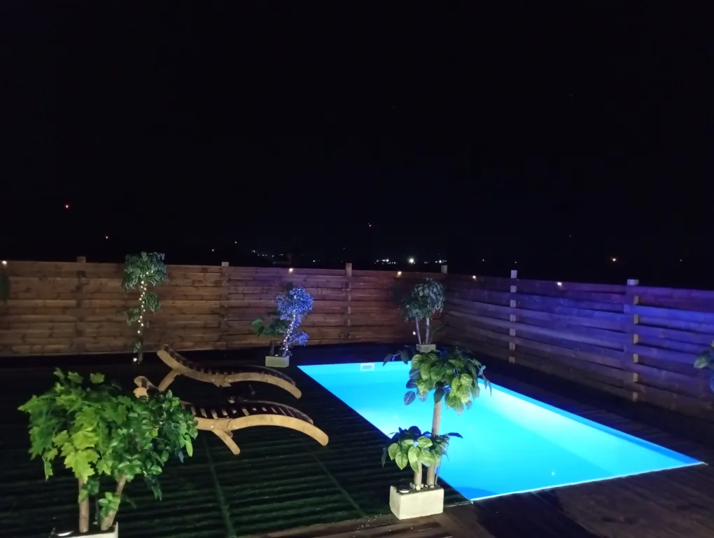 Место, где живет лето! Загородный дом с теплым бассейном и террасой.