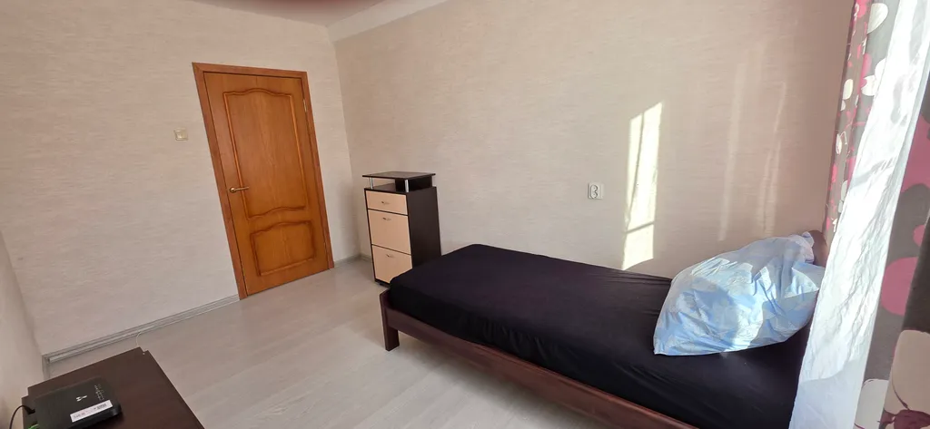 Квартира двухкомнатная на бульваре Трудящихси, 46 м², Колпино — спальня, фото 5