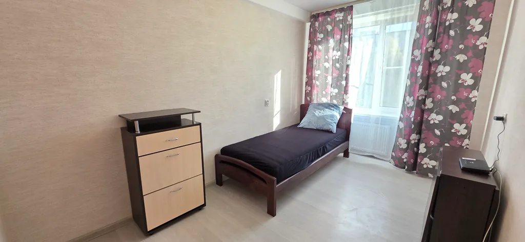 Квартира двухкомнатная на бульваре Трудящихси, 46 м², Колпино — спальня, фото 6