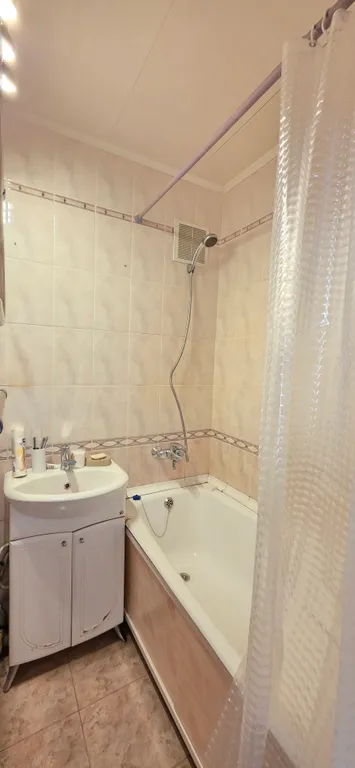 Квартира двухкомнатная на бульваре Трудящихси, 46 м², Колпино — ванная комната