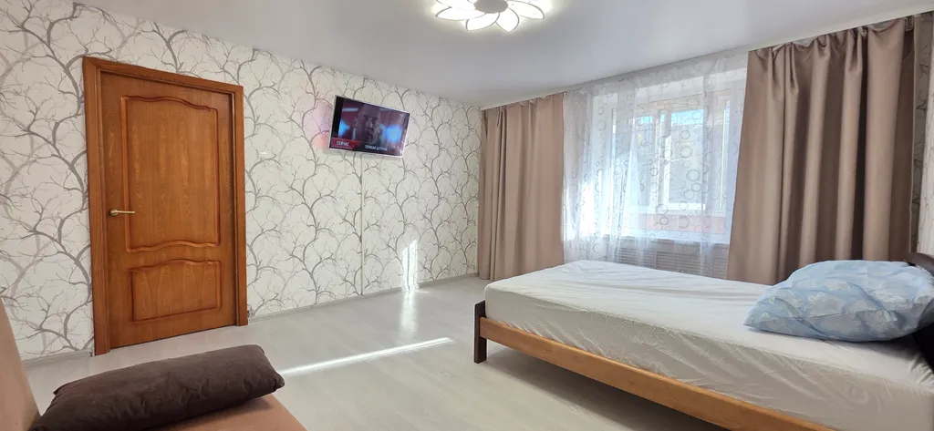 Квартира двухкомнатная на бульваре Трудящихси, 46 м², Колпино — спальня