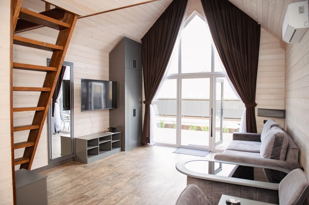 Дом с бассейном у базы рафтинга