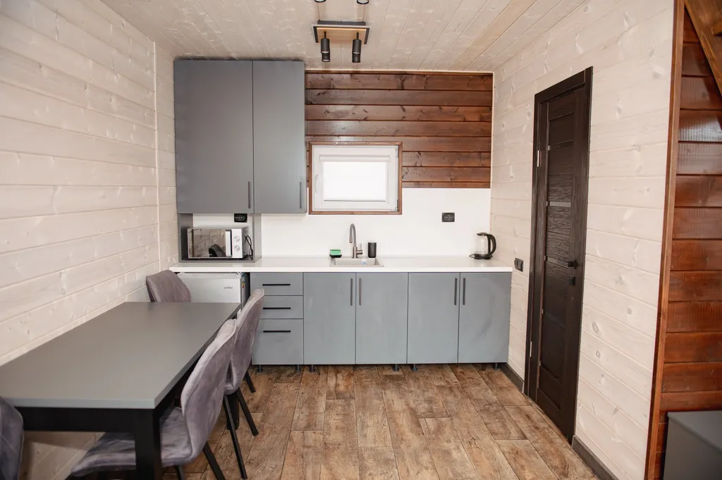 Дом с бассейном у базы рафтинга