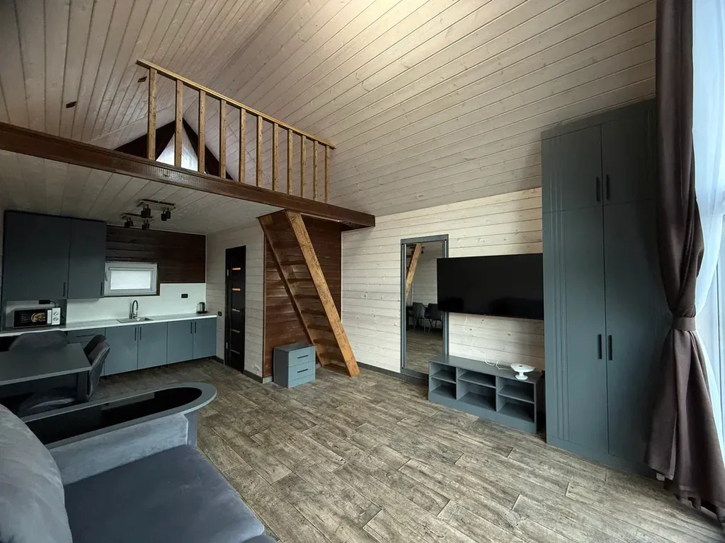 Дом с бассейном у базы рафтинга