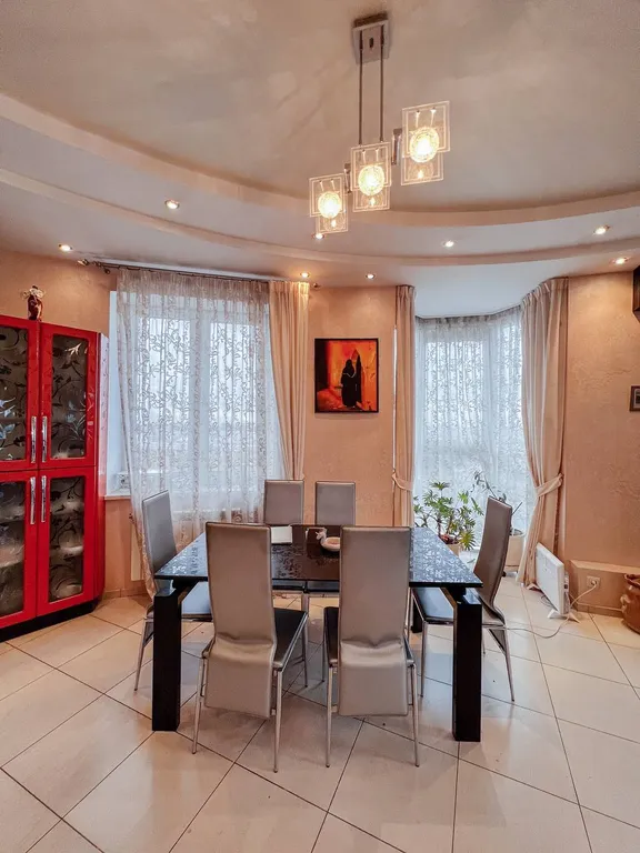 Двухуровневый пентхаус с дизайнерским интерьером