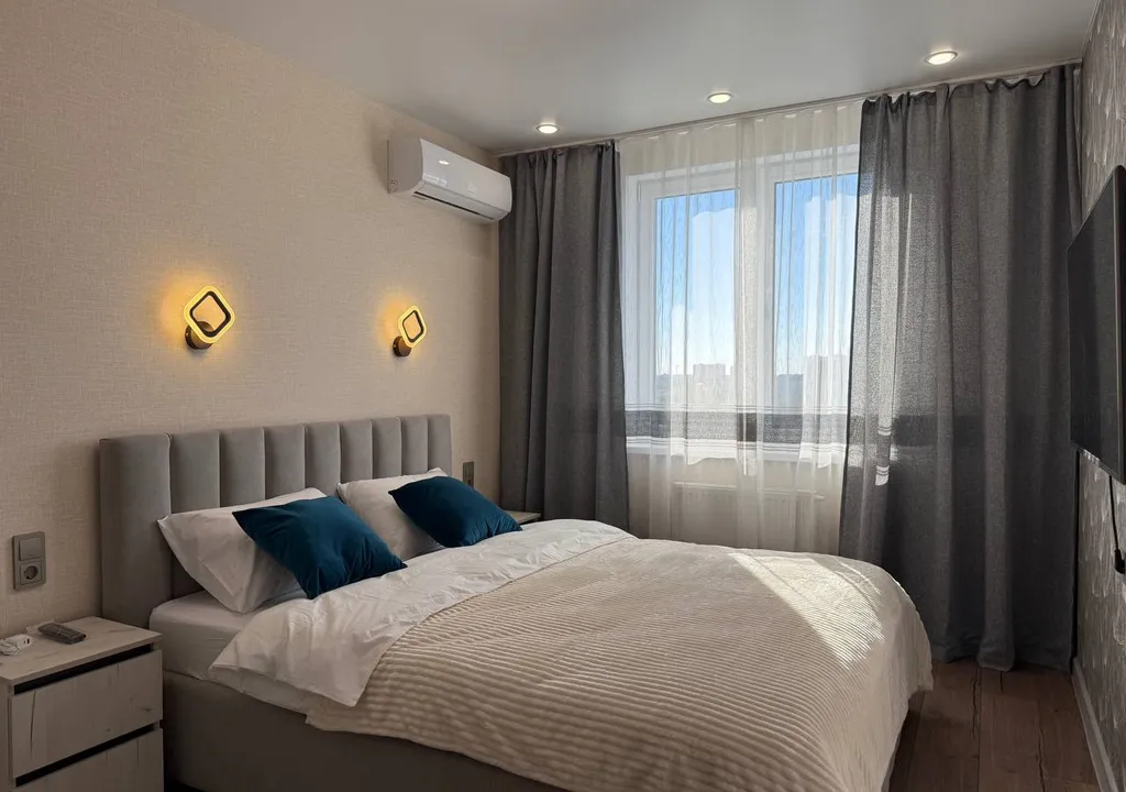 Квартира двухкомнатная на улице Новосёлове, 60 м², Рязань — спальня, фото 3