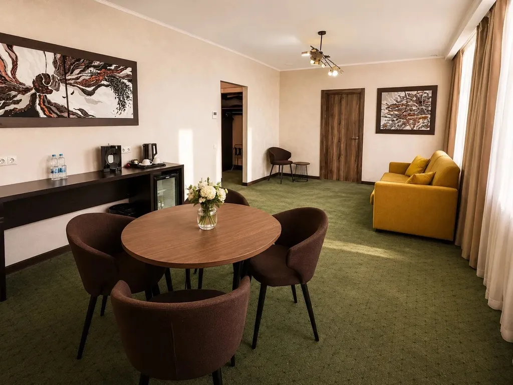 Люкс с балконом — Raymond, фото 3 из 5