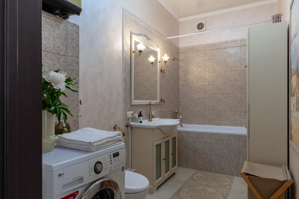 Квартира двухкомнатная в Центральном, 68 м², Красноярск — фото 23