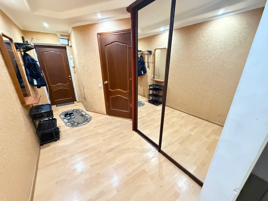Квартира двухкомнатная на улице Котовского, 68 м², Тюмень — фото 12