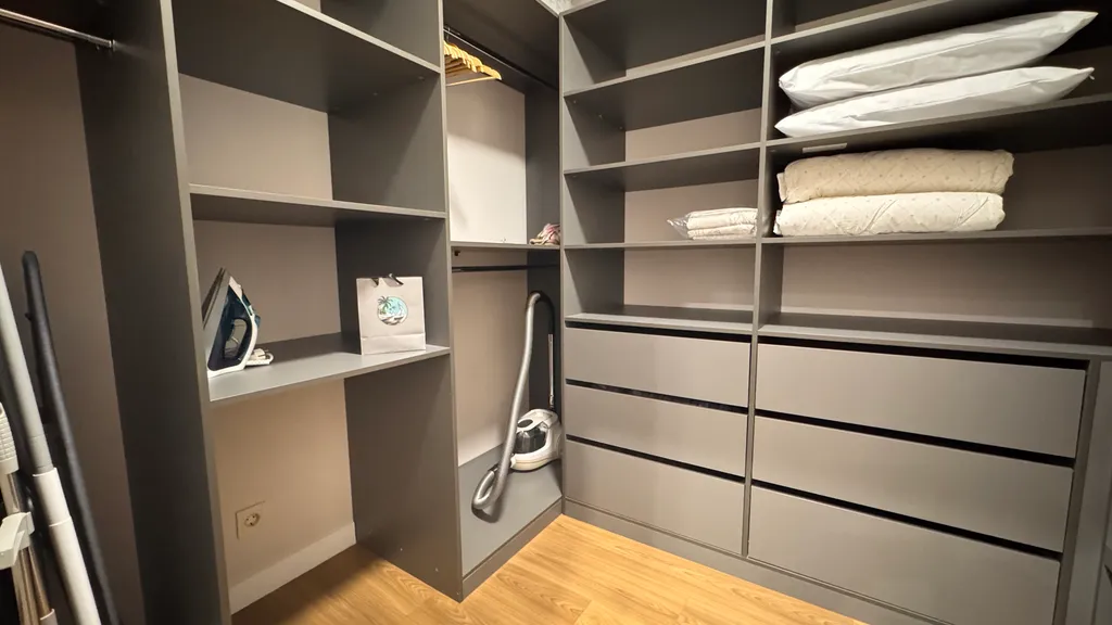 Апартаменты однокомнатные на улице Николая Машарова, 50 м², Тюмень — фото 15