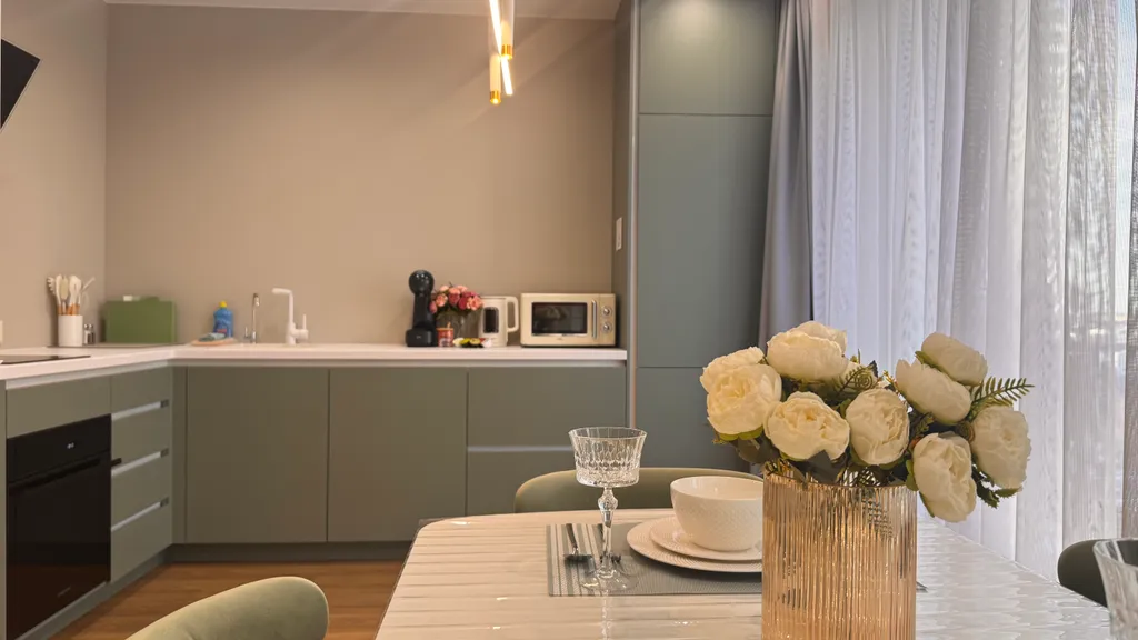 Апартаменты однокомнатные на улице Николая Машарова, 50 м², Тюмень — фото 27