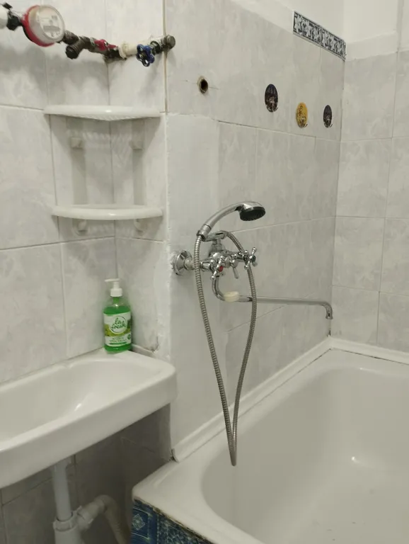 Квартира двухкомнатная на улице Полетаева, 45 м², Рязань — ванная комната, фото 2