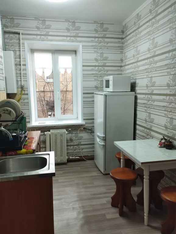 Квартира двухкомнатная на улице Полетаева, 45 м², Рязань — кухня