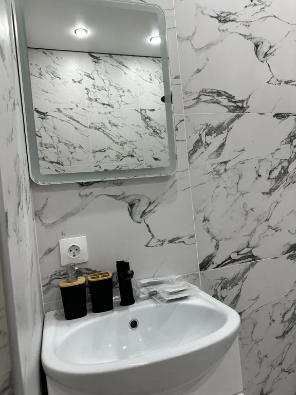 Апартаменты трёхкомнатные на улице Байкальской, 50 м² — фото 3