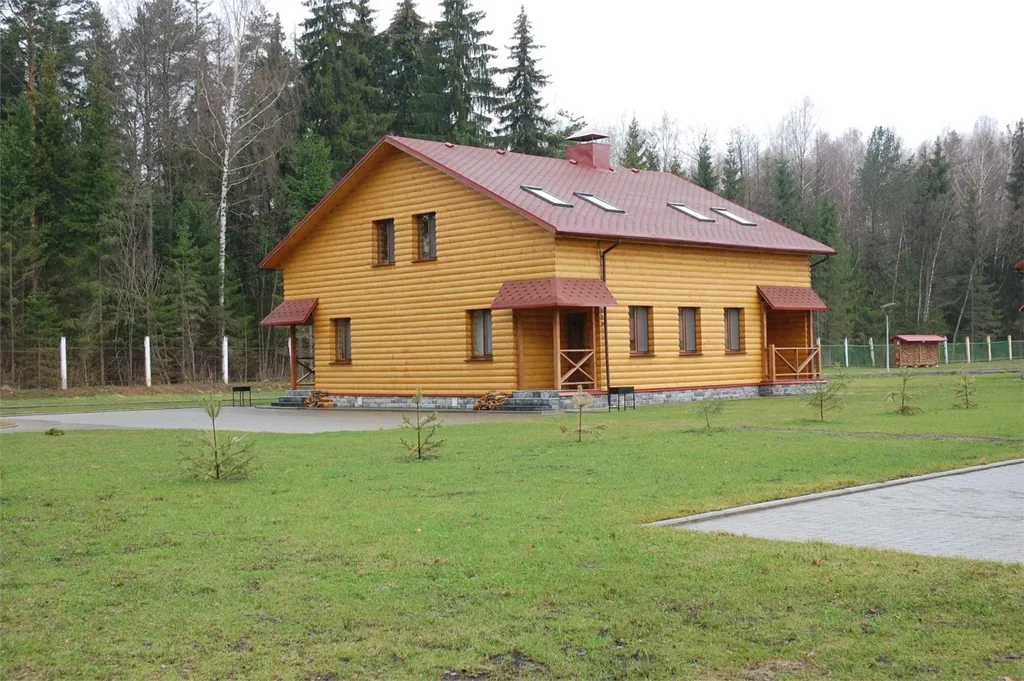 Дом семейный стандартный коттедж лесной