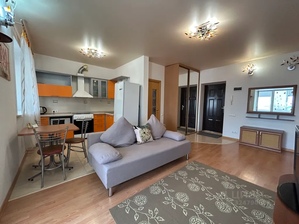 Квартира двухкомнатная на улице Минской, 49 м², Тюмень — кухня