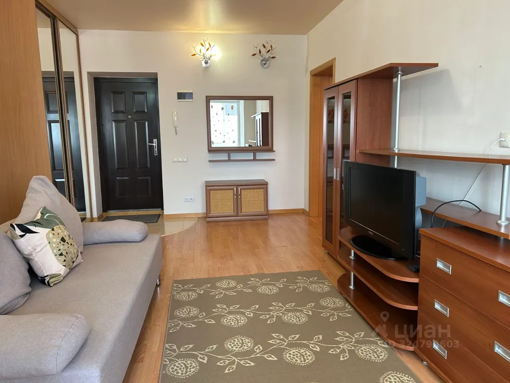 Квартира двухкомнатная на улице Минской, 49 м², Тюмень — кухня, фото 2