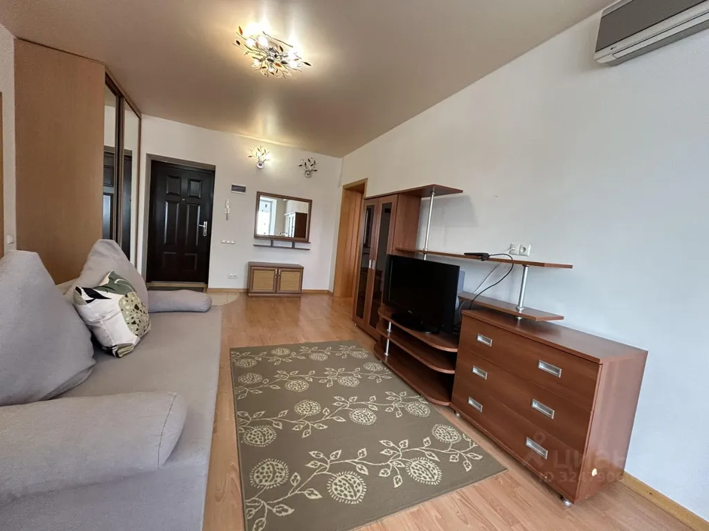 Квартира двухкомнатная на улице Минской, 49 м², Тюмень — кухня, фото 3