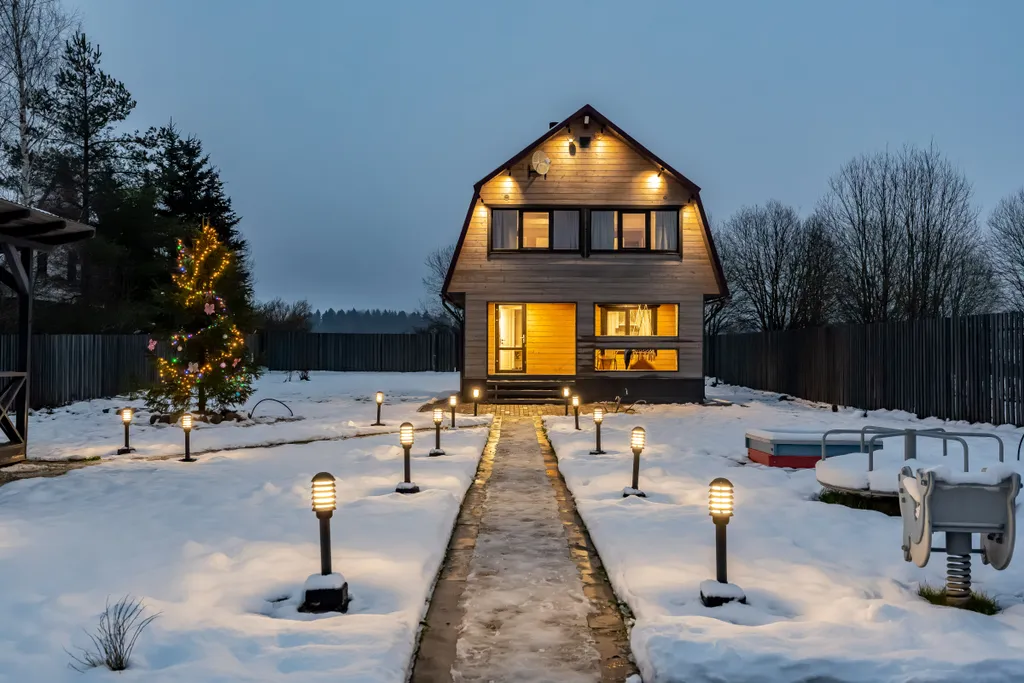 Тёплый дом с камином  Закрытая территория  Мангал