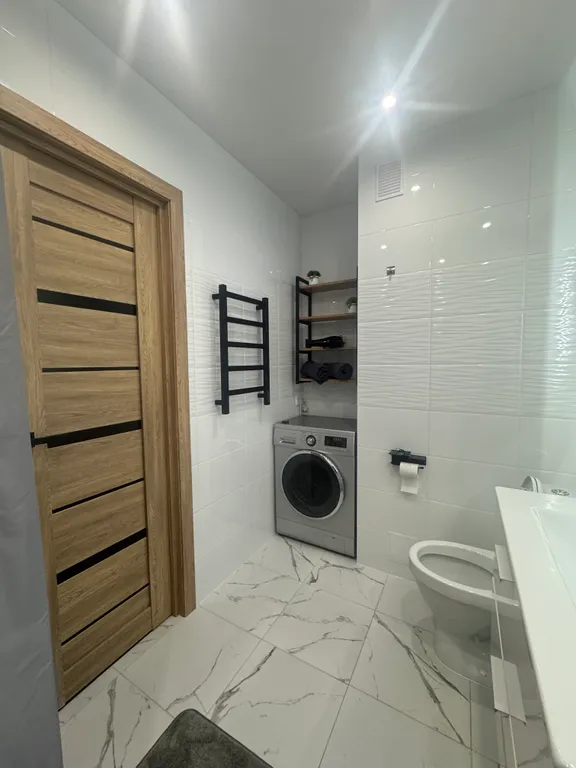 Квартира однокомнатная на улице Генерала Судакова, 42 м², Петрозаводск — ванная комната, фото 4