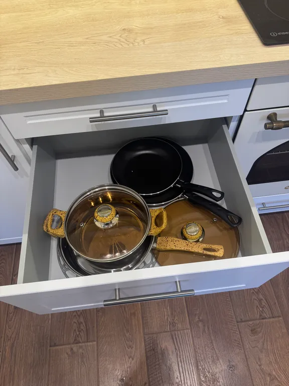 Квартира однокомнатная на улице Генерала Судакова, 42 м², Петрозаводск — кухня, фото 3
