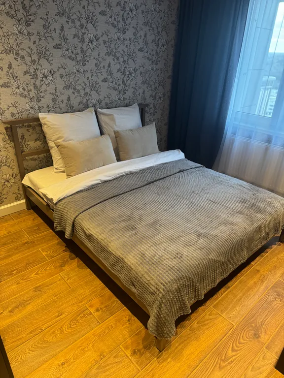 Квартира однокомнатная на улице Генерала Судакова, 42 м², Петрозаводск — спальня, фото 3