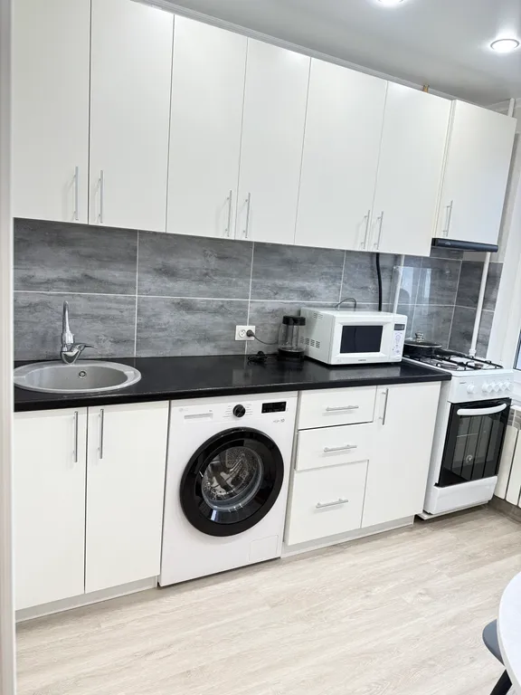 Квартира однокомнатная в переулке Крупском, 40 м², Каменск-Шахтинский — кухня, фото 2