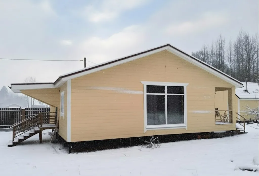 Уединённый загородный дом с баней на большом участке