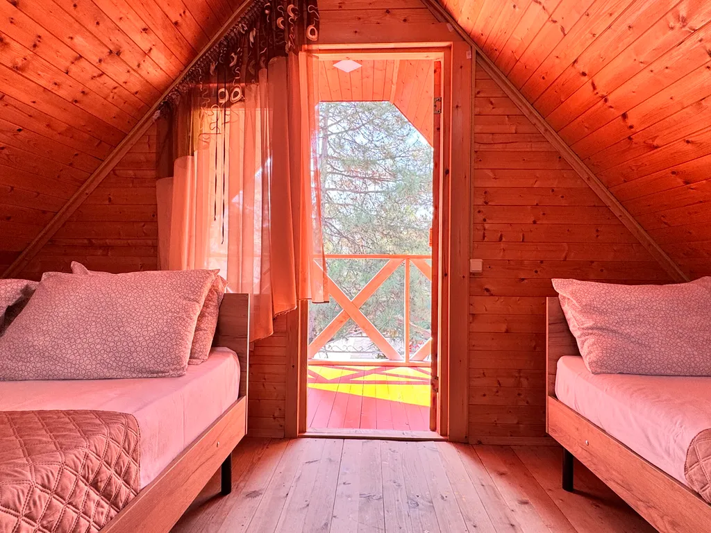 Дом 3-комнатный 5-ти местный Домик Солнечный с террасой и балконом