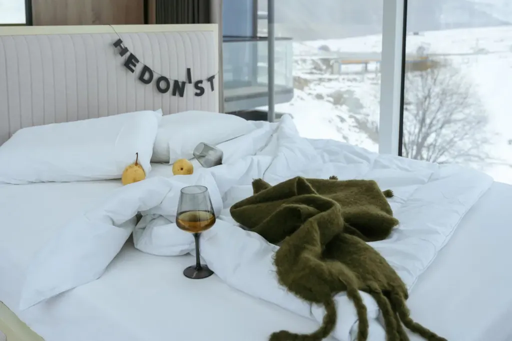 Дом Капсульный 2-комнатный коттедж с двухместной кроватью