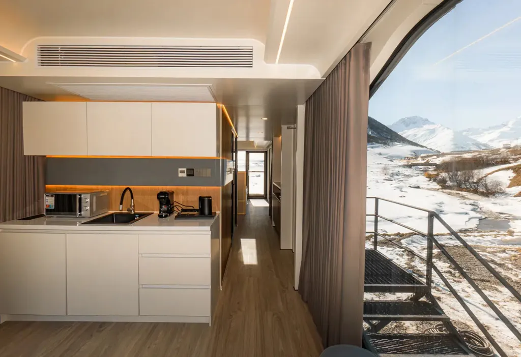 Дом Капсульный 2-комнатный коттедж с двухместной кроватью