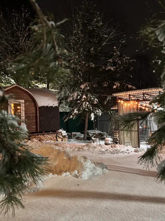 Дом в уединенном тихом месте рядом с лесом