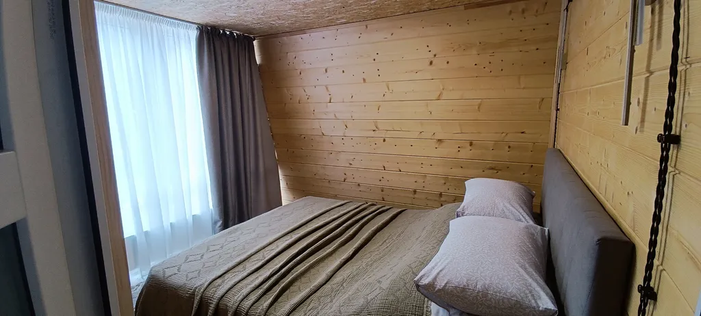 Таунхаус у озера с видом на горы