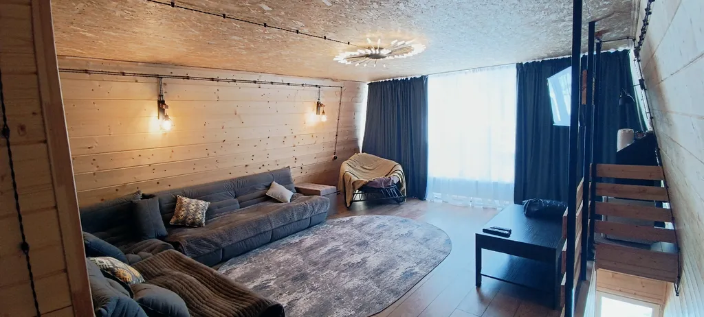 Таунхаус у озера с видом на горы