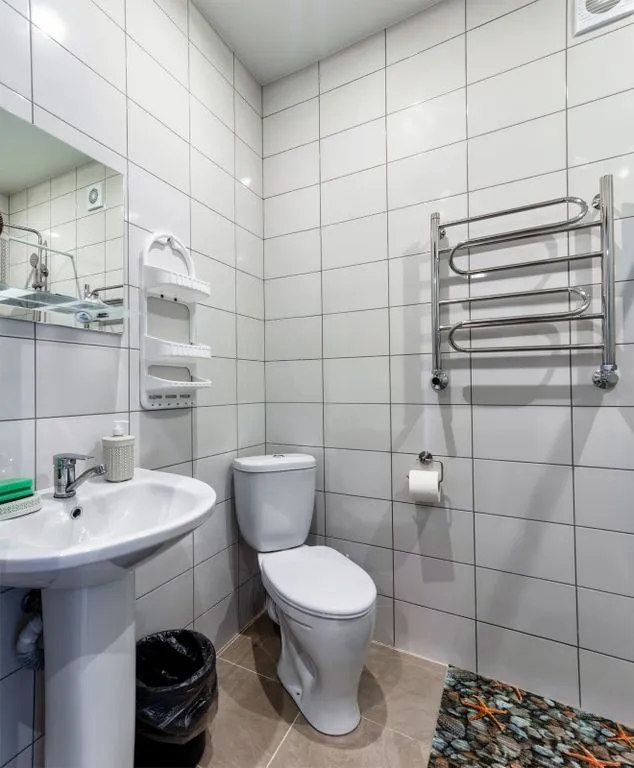 Четырёхместный номер с двуспальной и двухъярусной кроватями