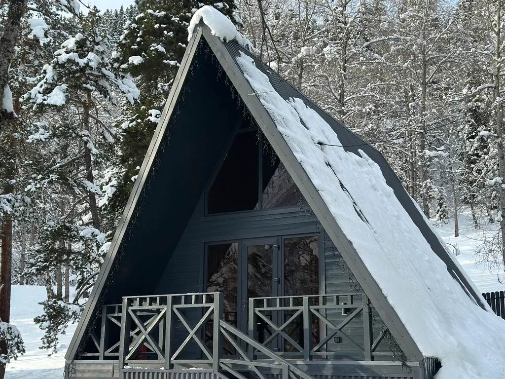 А-фрейм с видом на горы