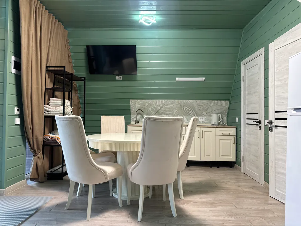 А-фрейм с видом на горы и лес