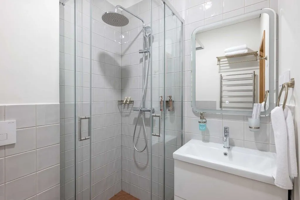 Двухместный с 1 кроватью с душевой и туалетом Superior