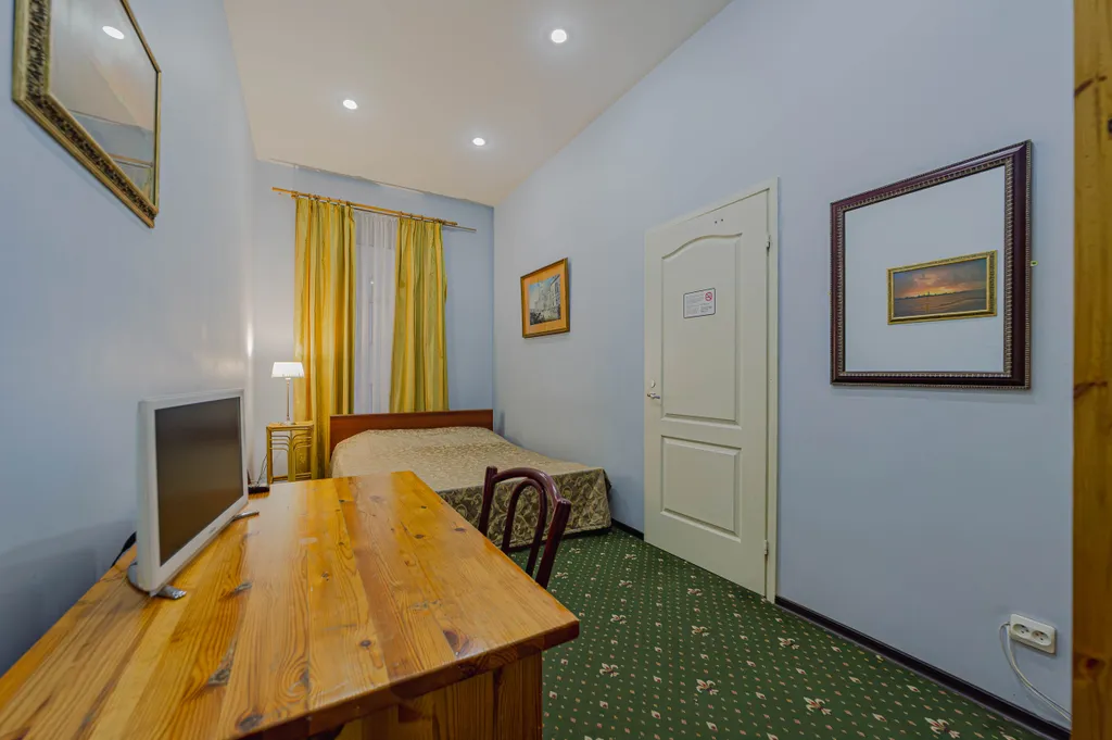 Апартаменты студия в центре Петербурга со своими кухней и санузлом