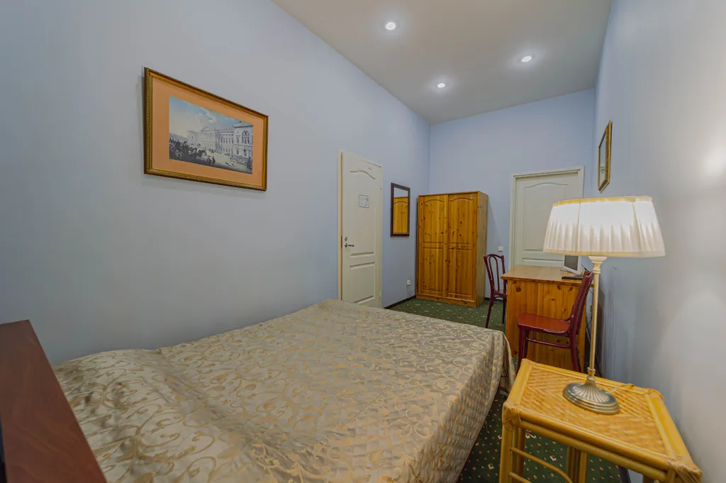 Апартаменты студия в центре Петербурга со своими кухней и санузлом