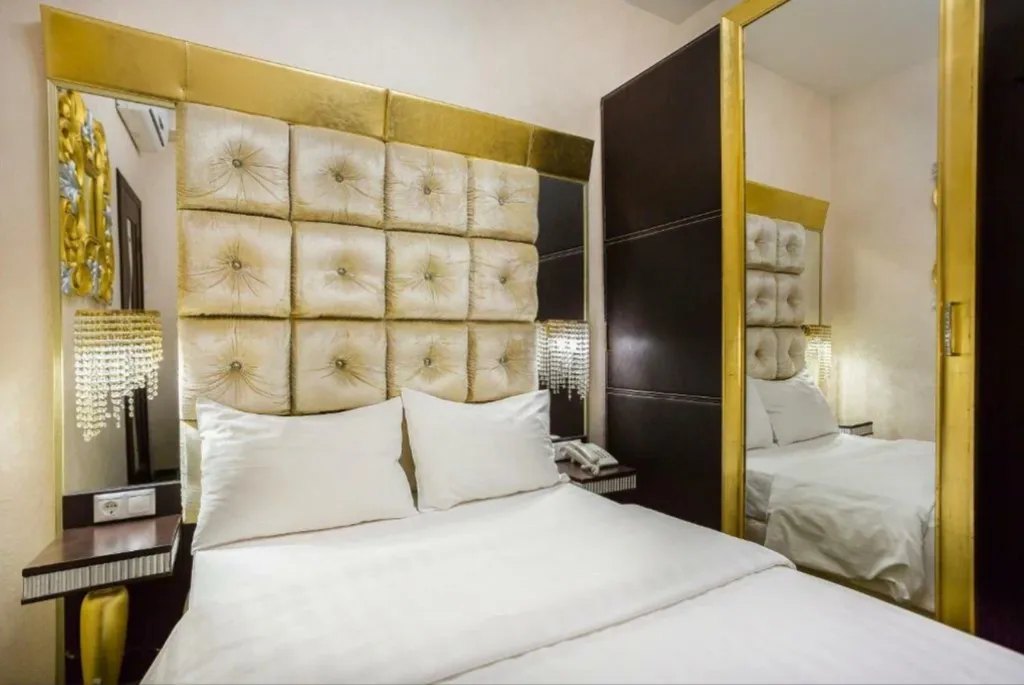 Двухместный номер с 1 кроватью с душевой и туалетом ECONOM