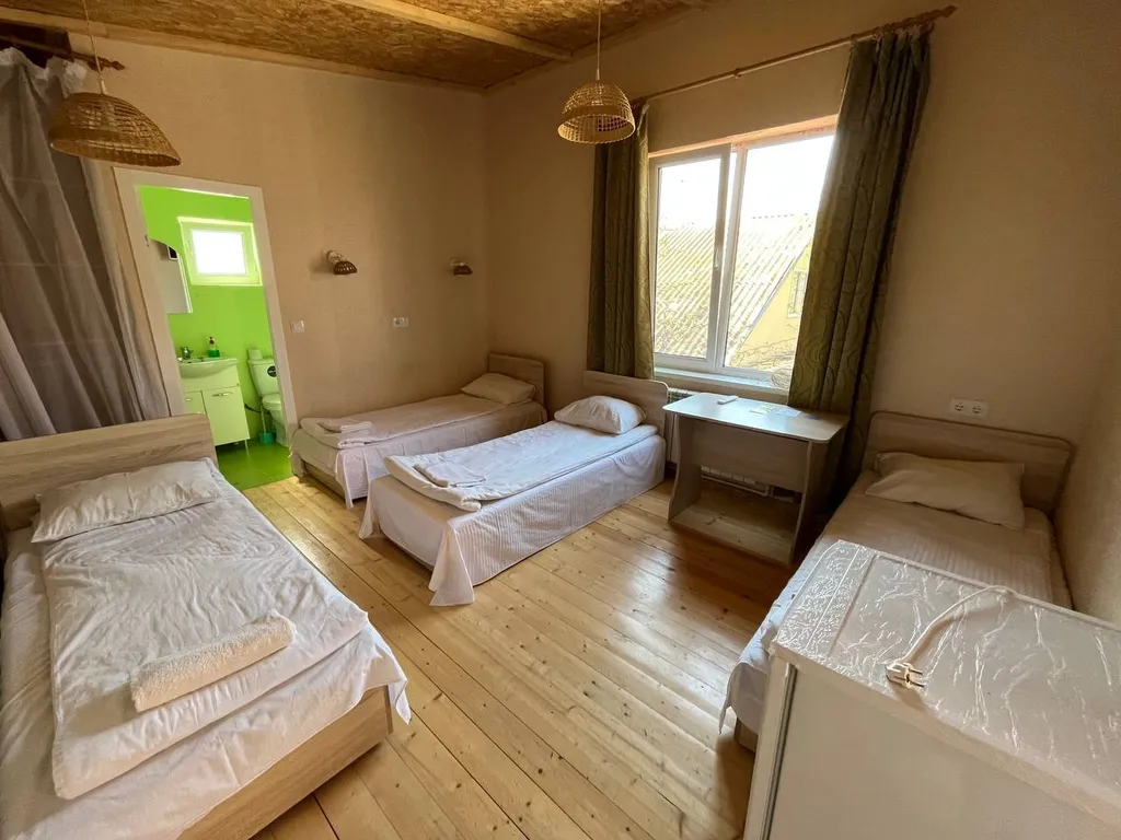 Четырёхместный номер комфортный — М33, фото 2 из 5