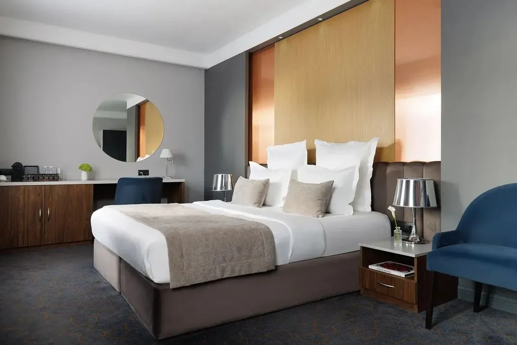 Двухместный номер с 1 кроватью Полулюкс